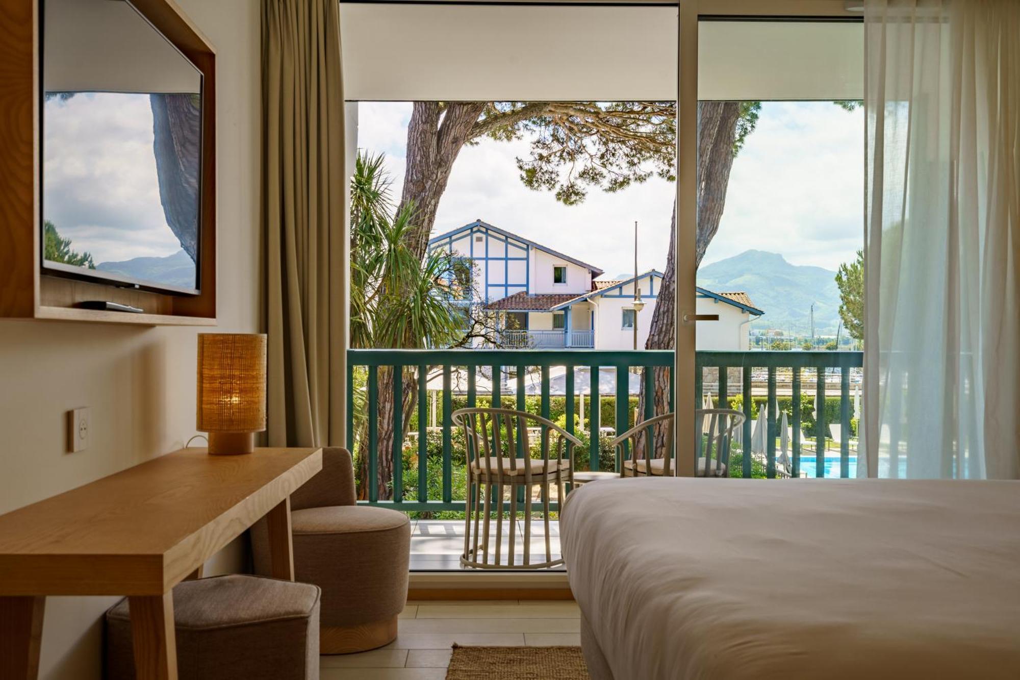 Hotel Ibaia - Piscine & Spa Hendaye Exterior photo